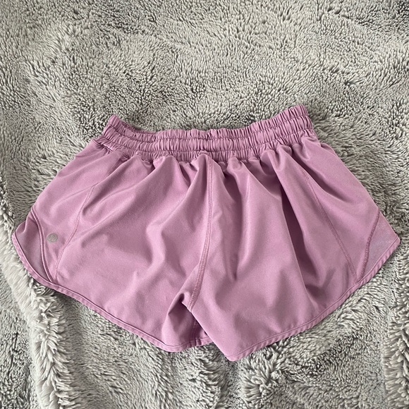 Discontinued Lululemon hotty hot shorts 2.5in - Picture 3 of 5